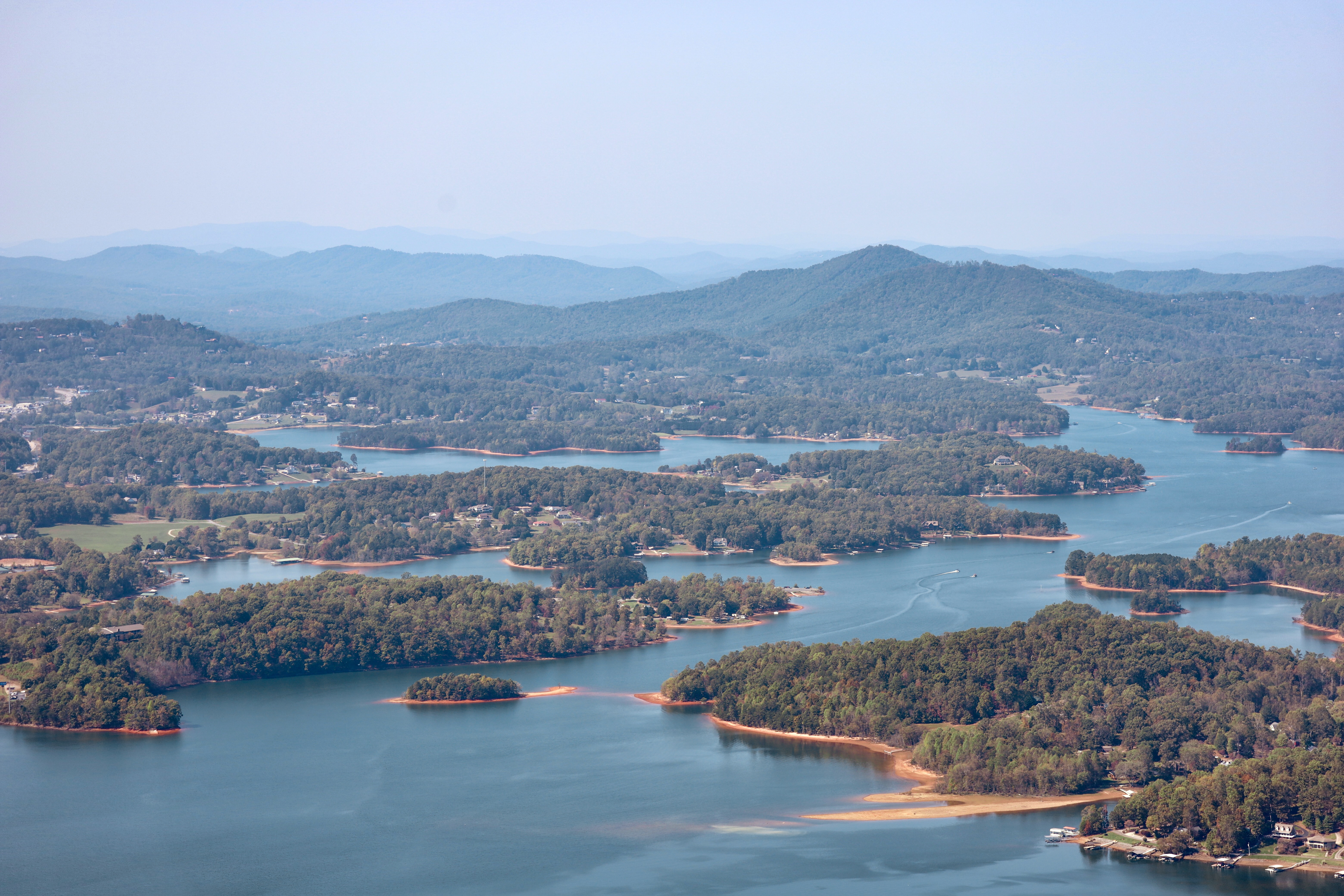 Views of Hiawassee & Lake Chatuge (查图格湖)